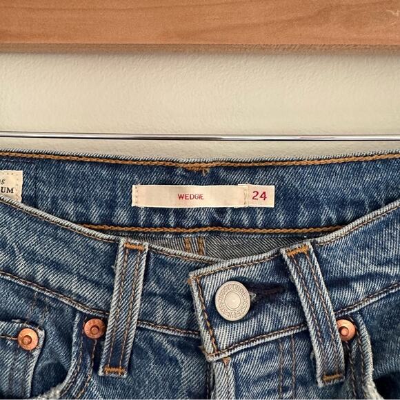 Levi’s Premium Capital E Wedgie Jeans - Picture 5 of 13